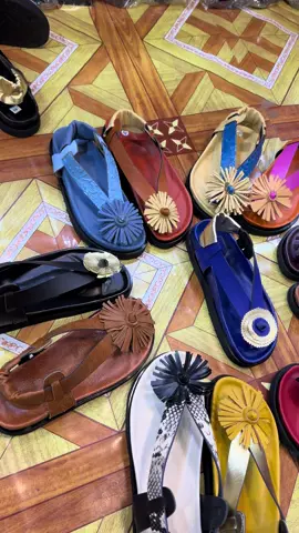 Padame orthopédiques cuir très  rigides avec un jolie désigne disponibles. Une bonne qualité, medical pour la bonne santé du pieds.. WhatsApp 704088754 Appelle direct 762988335 #ndawkundashoes * prix 16000 *en gros aussi possible * pointure 37 a 47 Livraison possible partout dans le monde P parcelles assainies unité 6 en Face brioche doore fadia