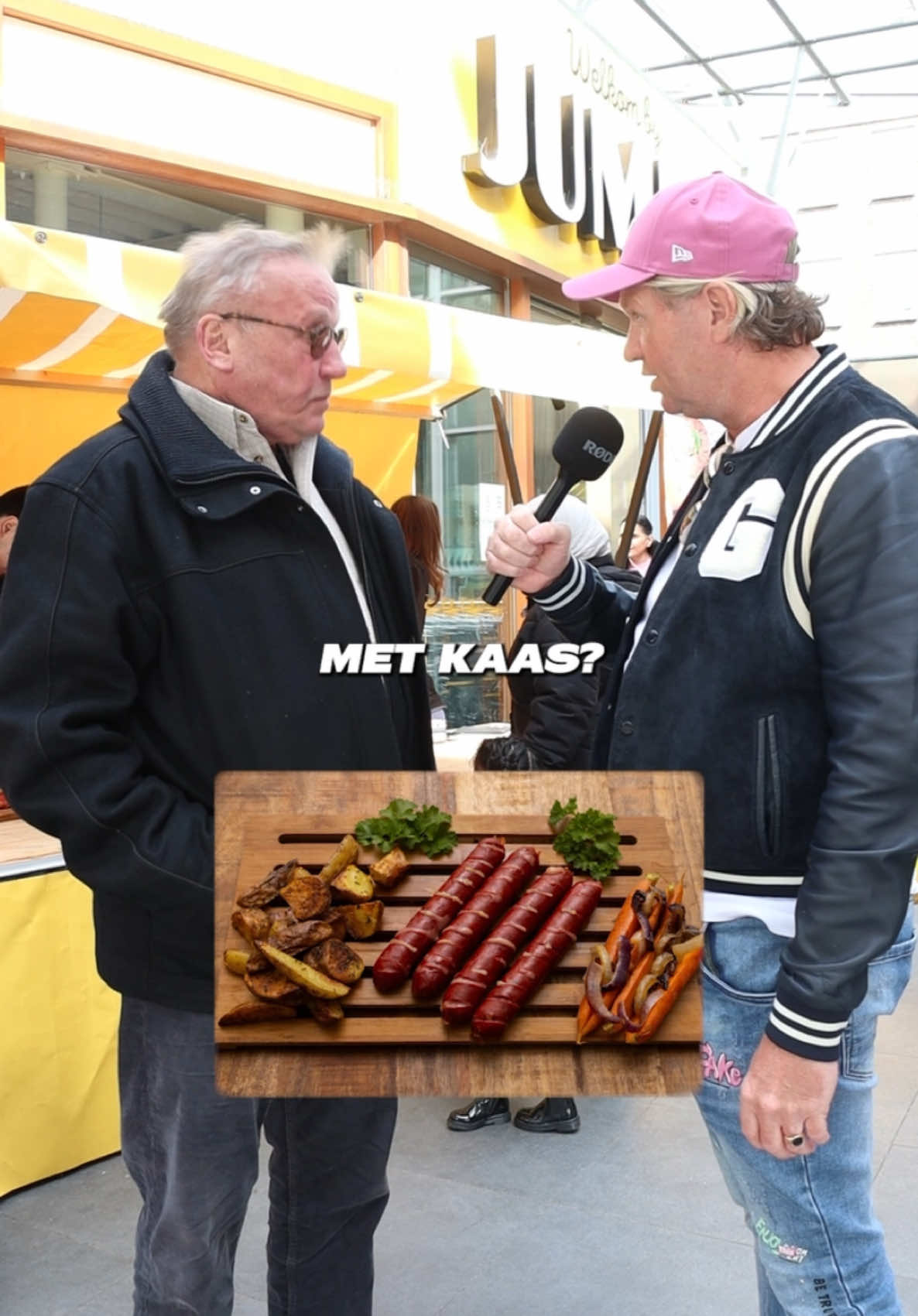 💥 @life of pappa  maakte de sfeer compleet  onze Eerste Bandak proeverij @JumboLeyweg 🌭 Hij ging rond met de vraag: 