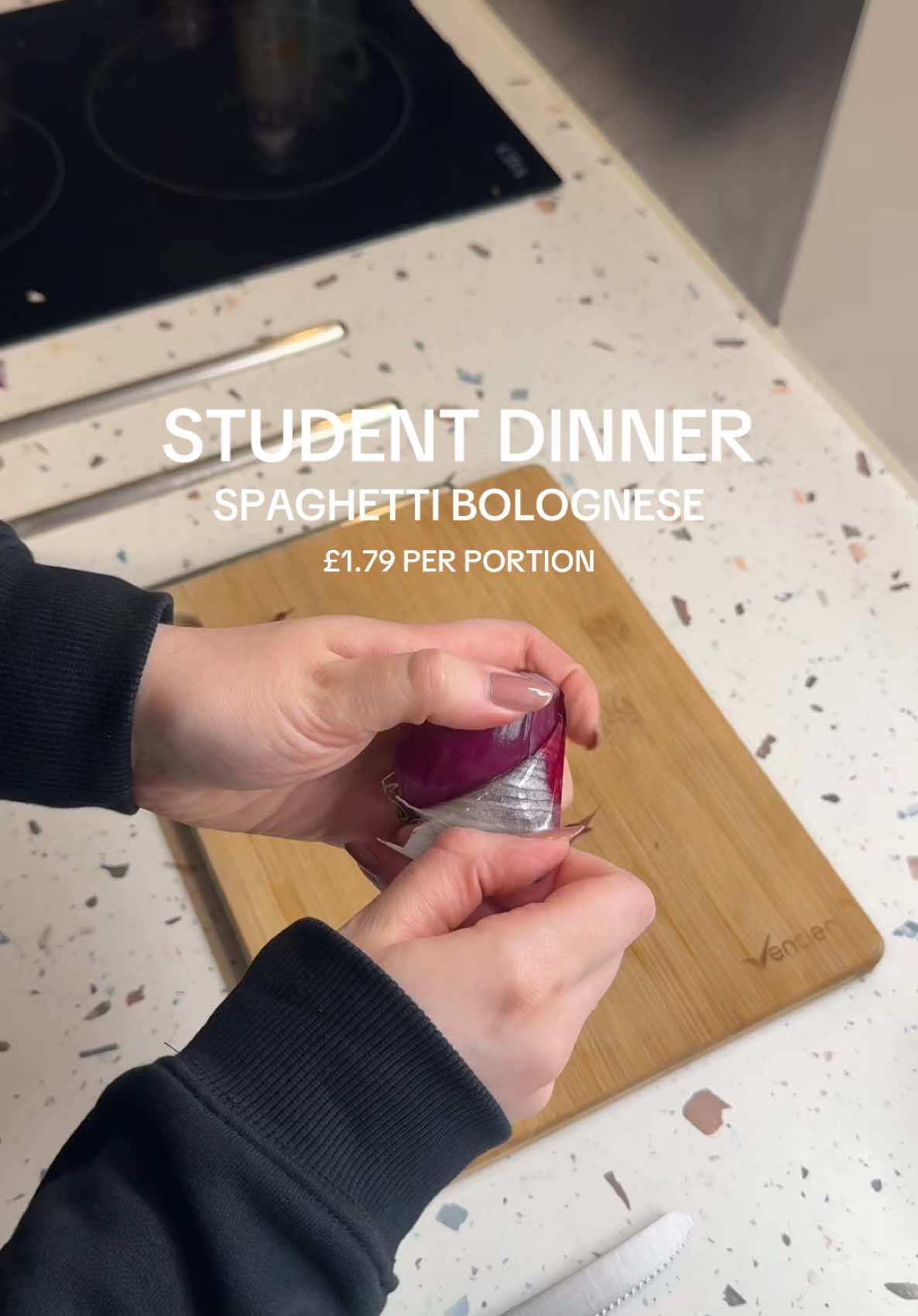 At only £1.79 per portion, this spaghetti bolognese recipe is the perfect affordable student meal which is perfect to be meal prepped: Bolognese ingredients and prices: Makes 4: 1x onion - £0.12p 2x carrot - £0.22p 2x garlic cloves - £0.10p 500g 5% lean mince meat - £3.49 2x 400g chopped tomatoes- £0.90p 1 tsp oregano- £0.10p 1tbsp sugar - £0.05p 1 tbsp Worcestershire sauce - £0.12p Salt and pepper - £0.05p 2 tbsp tomato purée - £0.09p 1 beef stock pot- £0.25p 60g Parmesan- £0.67p 400g spaghetti - £0.25p 2x garlic bread baguettes - £0.75p = £1.79 #homemadefood #budget #cheapmeals #spaghettibolognese #student #unilife #pastatiktok 