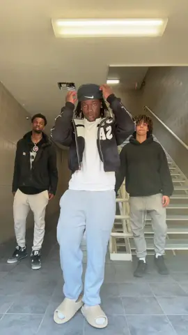 Dance of the Year😂🔥?? (Dc:Me&@PD3️⃣) @Vari #zeromeech #fyp #viral #newdancechallenge #dancingtiktok #minnesota #xybca #2025 #trending #iowacentral #iowacentralcommunitycollege #iowa 