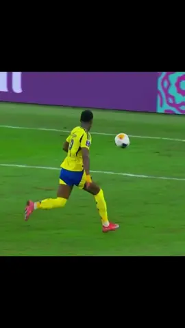 What is bro doing?  #fyp #goviral #celebrity #tranding #realmadridfans #alnassr #ronaldo #duran 