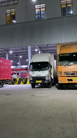 Para Pelari MDN777🔥🔥#supirpaket #drivermuda #Driver #jntexpressid #SquadMej #gateway #MDN777 #gabutberkedoksupir #boxbalap #fyp #fypシ゚ 