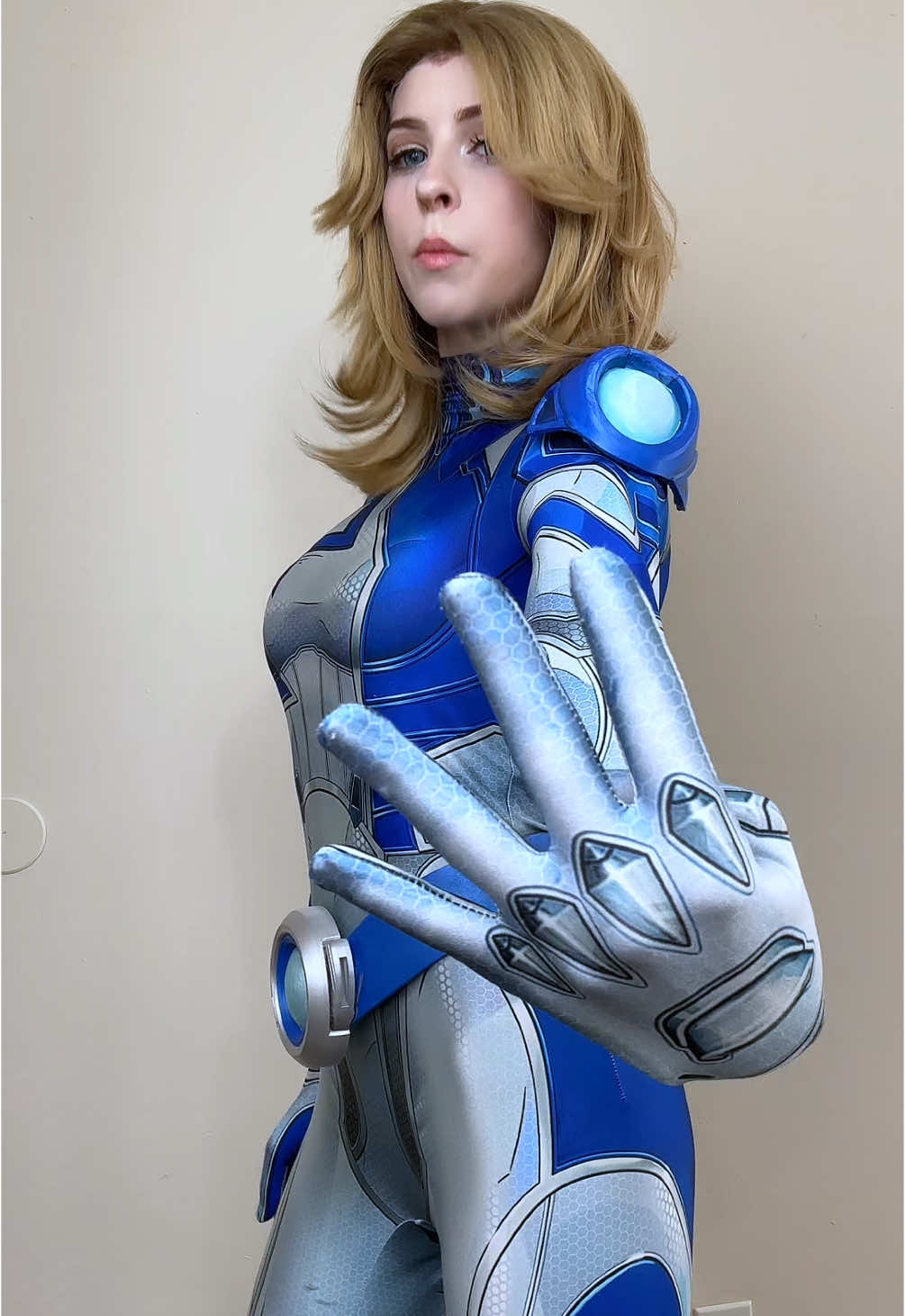 rock that body :p #cosplaygirl #marvelrivals #marvel #fantasticfour #cosplay #invisiblewoman 