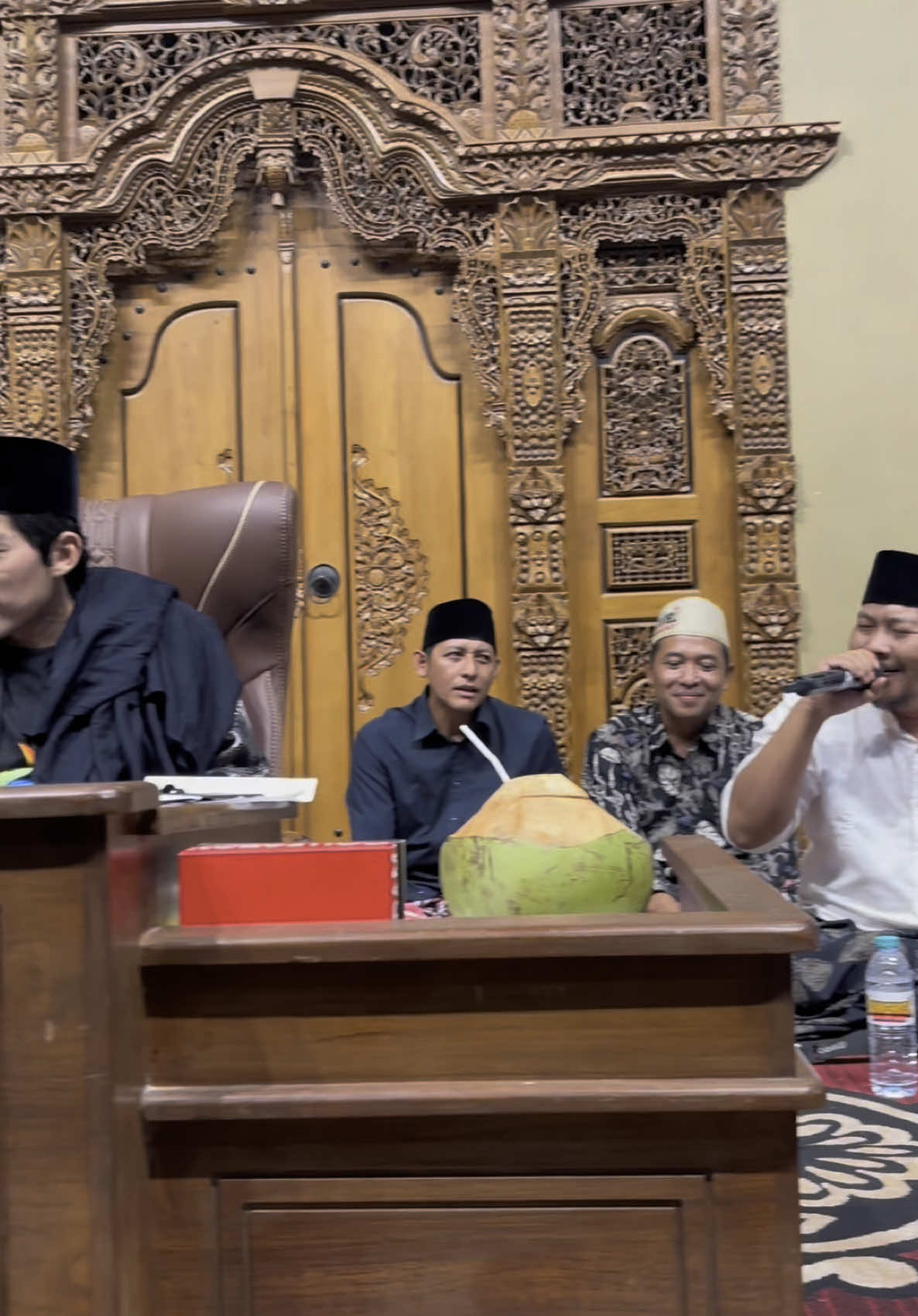 MANUT PUSAT bersama Pakdhe Baz di Markas Sabilu Taubah  @Pakdhe Baz  #manutpusat #pakdhebaz #gusiqdammuhammad #dekenganepusat #markassabilutaubah #lagumotivasi #laguterbaru #stnyell #fypシ゚ #fyppppppppppppppppppppppp #fypberanda 
