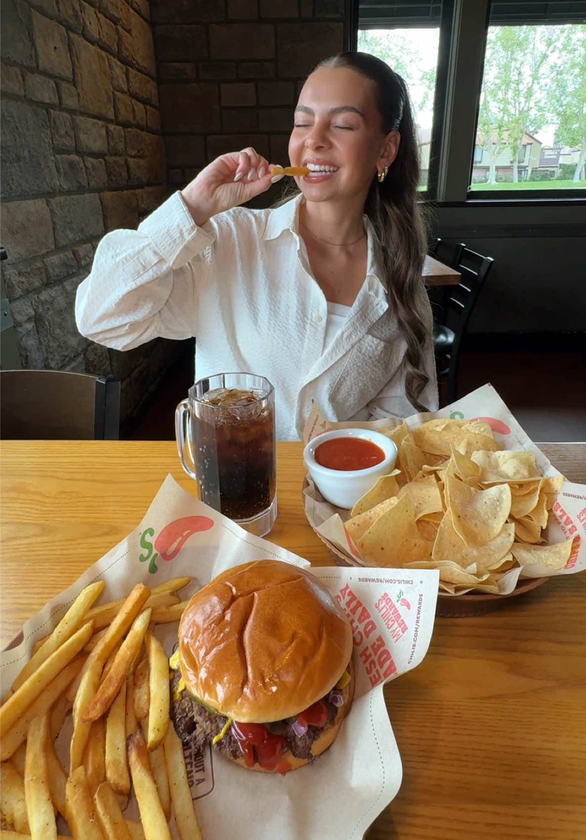 #ChilisPartner Not to be dramatic, but this $10.99 meal from @Chili’s Grill & Bar just changed my life!!!  You get the all-new Big QP Burger, fries, bottomless chips and salsa, and an unlimited drink??  My life is complete ✨ #ChilisBigQP #MealDeal 