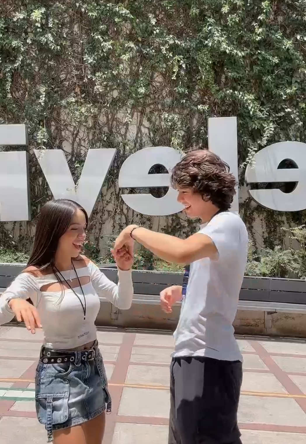si dúo favorito volvió!💥❤️ Les tenemos noticias👀 #karisitaa #karisita #ethanmebarek #kariromu #fyp #xybca #dance #trend #tendencia 