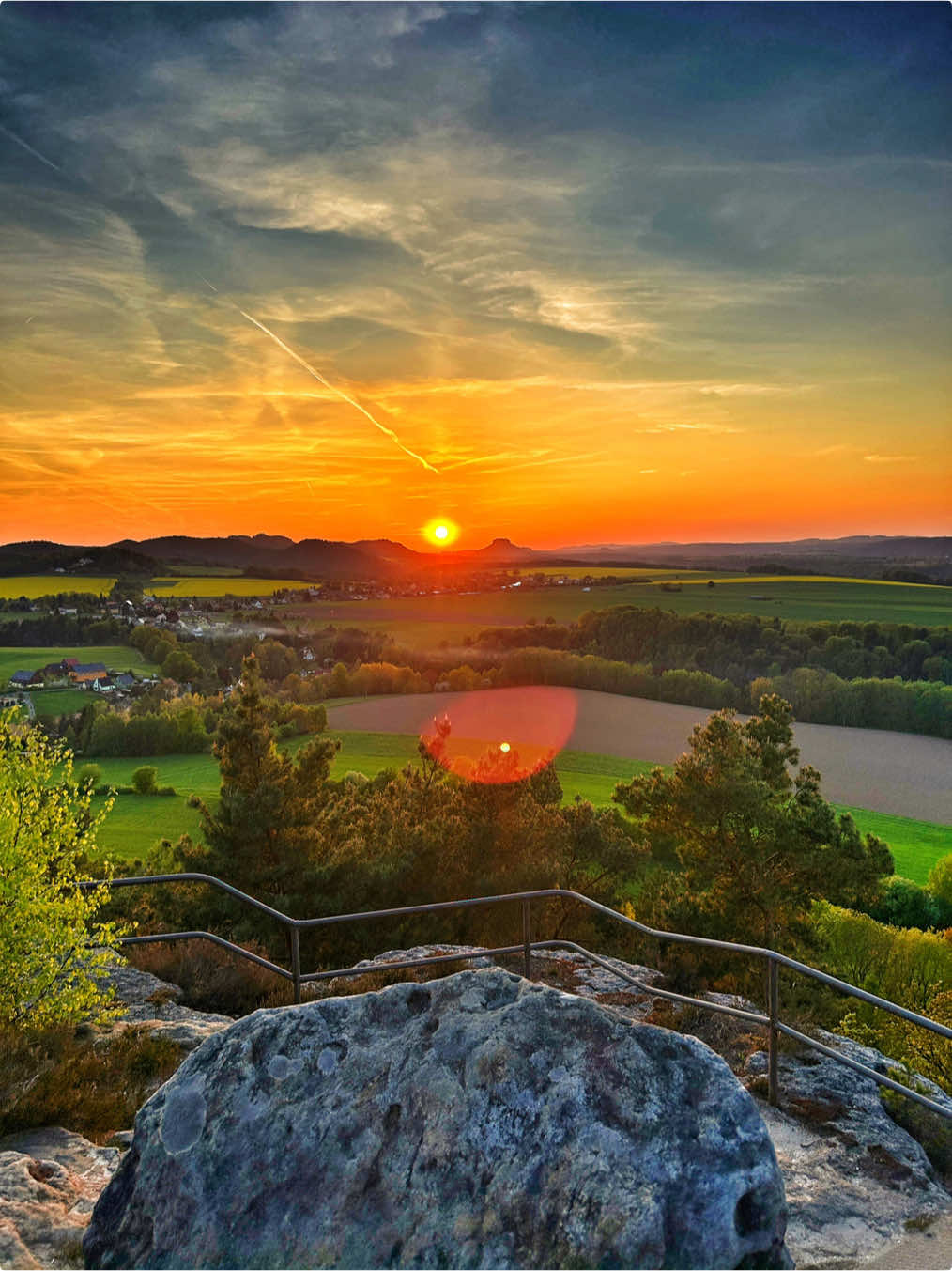 Feierabend auf der Kaiserkrone in der Sächsischen Schweiz #sächsischeschweiz #sachsen #deutschlandistschön #sunsetlovers #sunsetlove 