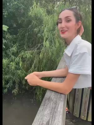 #stitch with @Betch I want to play with the fish #animalsoftiktok #raccoon #fish 