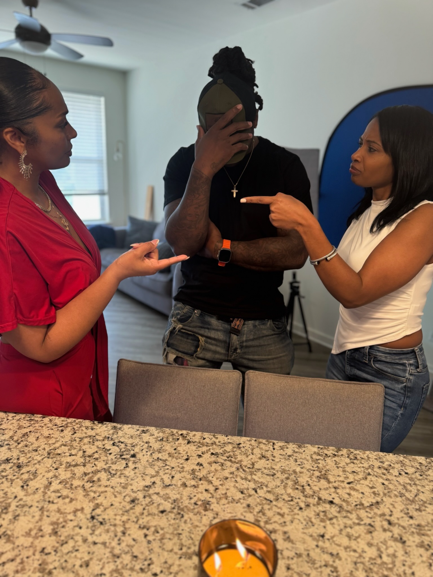 When Aisha buss in D apartment while Racquel is there! #God #Jesus #Jesusispoppin #Jesusbeenpoppin #kountrywayne #letthatsizzleinyourspirit #helpisontheway #love #damienguio