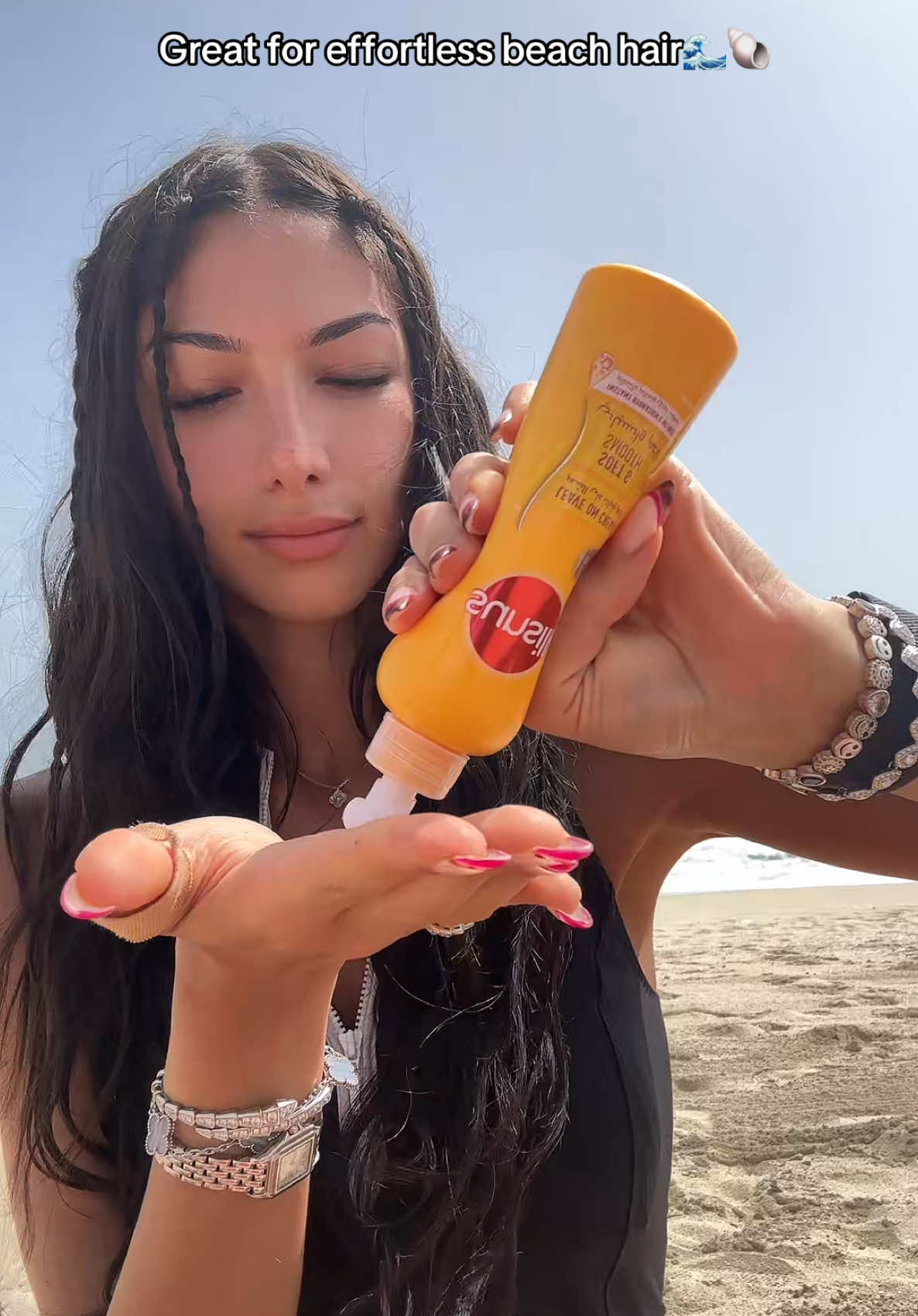 the hair police is backkk👮‍♀️🚨 and i’ve got you covered with the go to summer hairstyle  - frizz free, protected and beach readyy💛 #LiveLoudStyleLouder @Sunsilk 