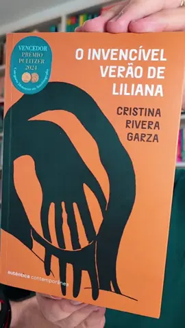 Uma escritora contando a história do assassinato da própria irmã.  Livro: O invencível verão de Liliana Autora: Cristina Rivera Garza Editora: Autêntica   #livro #BookTok #review #booktokbrasil #foryoupage 