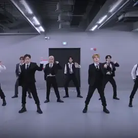 Já em clima de festa junina kakakakka#straykids #vaiprofycaramba #foryoupage #foruyou @Stray Kids 