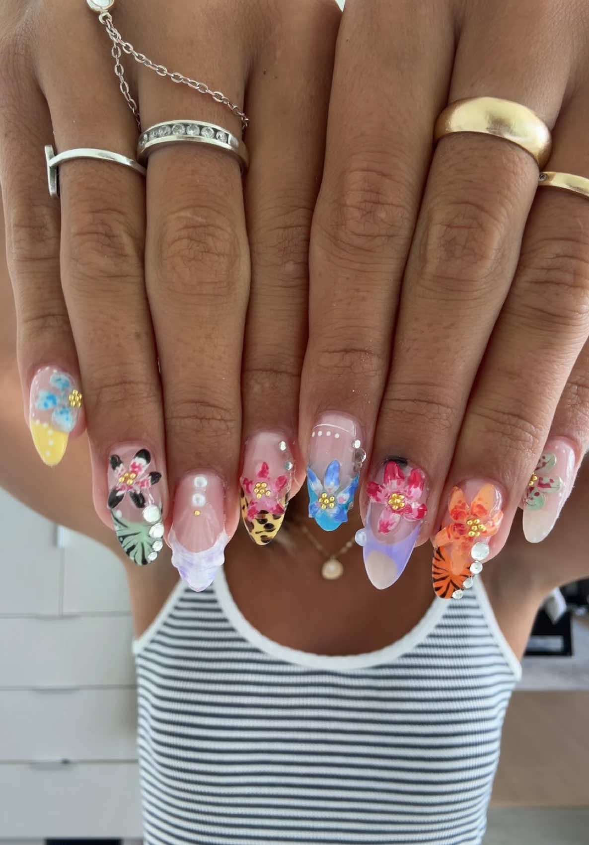 THE Hawaii nails 💅 @becsbeauty11 #nails #nailtransition #vacationnails 