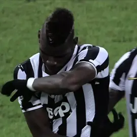airplane mode 🎧💤 #pogba #juventus #france #skill #football #edit #fypシ 