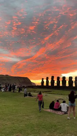 Ahu Tongariki🌅🗿 #Summer #polinesia #rapanui #isladepascua #tongariki #amanecer #sunrice #travel #traveltiktok #colors #moai #easterisland #iledepaques #magic 
