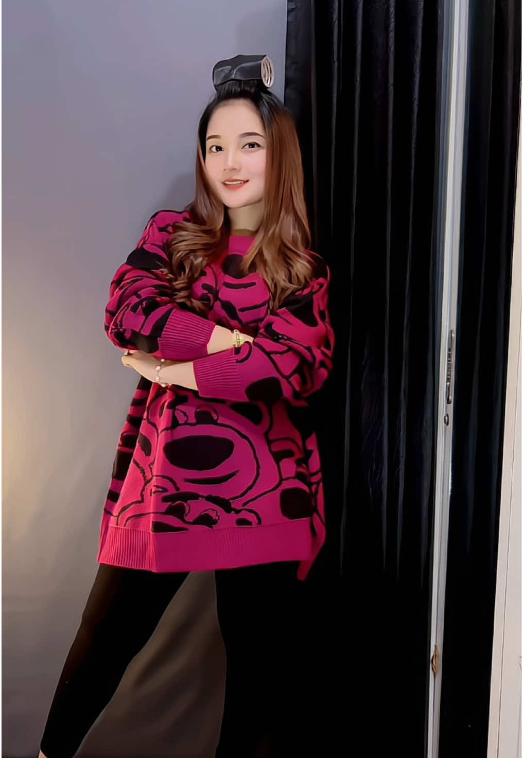 Sweater lotso lucu ada di keranjang kuning ya🛍️🥰 #sweater #fyp #capcut #simpleoutfit #racuntiktok #dailyoutfits #OOTD 