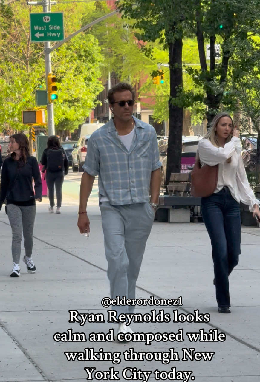 Ryan Reynolds looks calm and composed while walking through New York City today. (🎥) @elderordonez1 #blakelively  #ryanreynolds #jenniferlopez #benaffleck #pretty #beautiful #happy  #justinbieber #haileybieber #kimkardashian #kyliejenner   #newyork #selenagomez #taylorswift #fyp #fun #girl