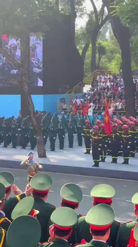 Lực lượng gìn giữ hoà bình đang tiến vào lễ đài. Chương trình kỷ niệm 50 năm Ngày giải phóng miền Nam, thống nhất đất nước 30/4#xuhuong #50namgiaiphongmiennnam🇻🇳 