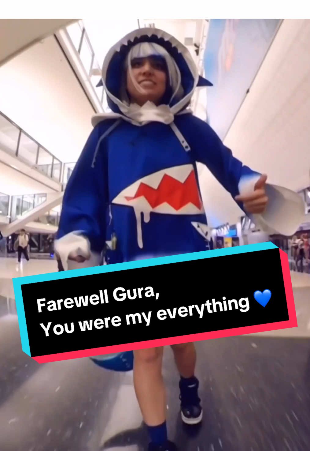 Already missing my shork. May she find better oceans 💙 #gawrt #gubye #gawrguragraduation #gawrguracosplay #gawrgura 