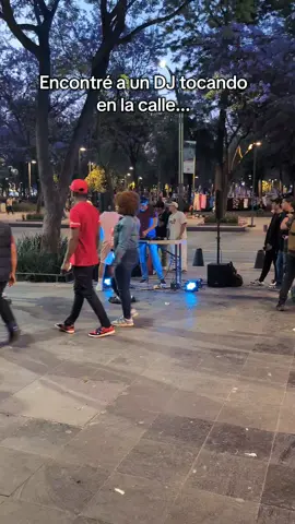 Este video llegó a ti porque eres de la ciudad de México y te gusta la música electrónica! . . . . . . #revn4rtstreetsessions #streetsessionsCDMX #niur4vers #revn4rt #musicaelectronica #dj #viral 