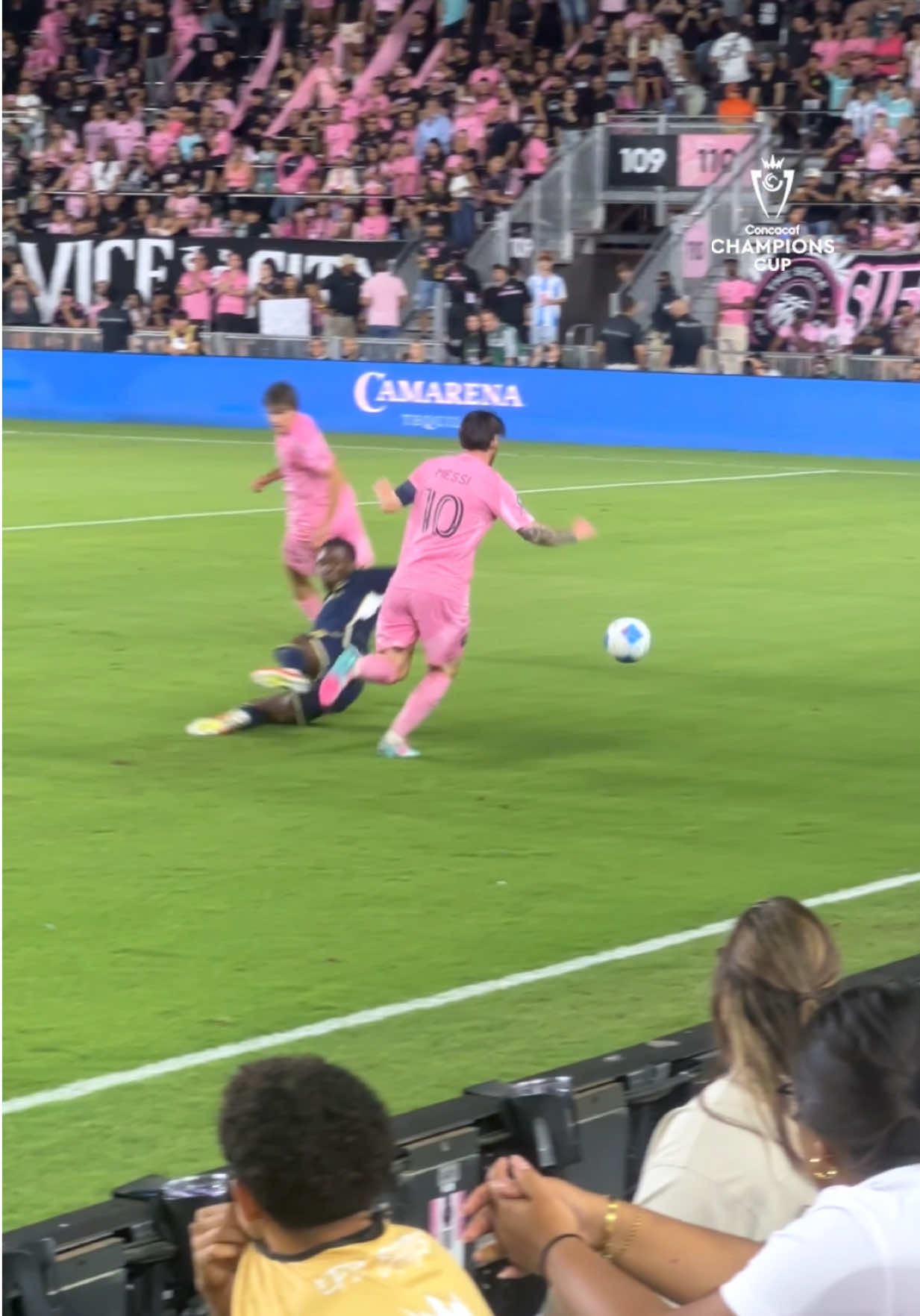 ¡Olé, Messi! 🤯😮‍💨  #Concachampions #InterMiami #Messi 