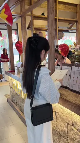 Mọi người đã chọn được mẫu túi nào chưa, nếu chưa thì xem hết vid nha #xuhuong #jimmi #tuixachnu #tuideocheo #tuixinh 