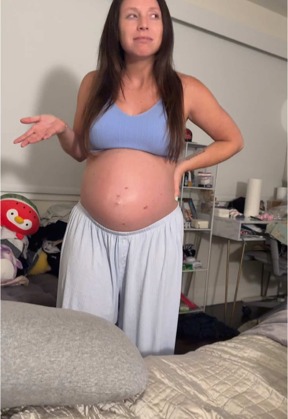 Back at it 😂 #pregnant #pregnancy #funny #joke #momtok 