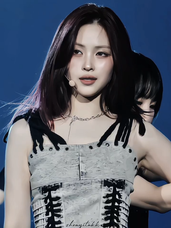 mojang geulis ib: @emz00zme  #ryujin #itzy 