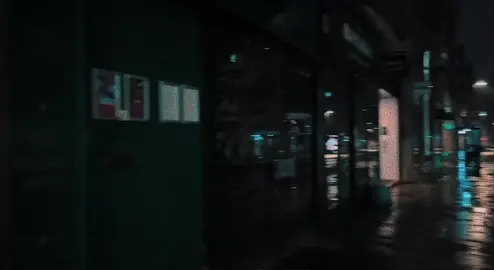 في اللحظات التي يظن فيها الجميع أنك تجاوزت الألم، تكتشف أنك تعيش في حالة من الفراغ العاطفي، كما لو أن جزءًا منك قد رحل ولم يعد يعود. تضحك وتبتسم وتواصل الحياة، ولكنك تعلم في أعماقك أن قلبك لم يعد ينبض بنفس الإحساس. تسير في الحياة وكأنك في حالة من الزمن الإضافي، حيث كل شيء يبدو غريبًا عنك، حتى لو كنت موجودًا جسديًا، فإنك تشعر بأنك غريب عن نفسك، تمامًا كما لو أنك شخص آخر، تعيش لكنك لم تعد تعيش كما كنت#اكسبلور 