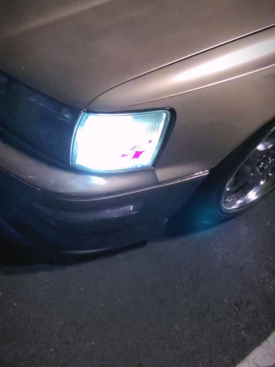 I fw with my strobes, like McDonald's sprite. #662neckbreakers #neckbreakers #projectcarcheck #projectcar #lexusls400 #lexus #ls400 #1uzfe #ucf10 #trippleactiongng #bigboat #strobelights 