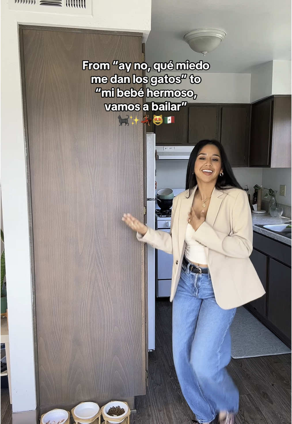 I can’t believe I’m a Cat Mom 🐈‍⬛✨💃🏽lol #cats #mom #parati #parati #fypp #dance #ramonayala #mexicana #baile #kitchen #cocina #catmom #catsoftiktok #gatos #mexico #bailes #banda #kitty #scarycat #catlover 