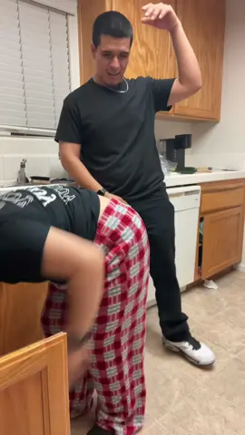“I’m to board/late night jeny part 3”🤣😂#fypシ゚viral #comedy #tiktok #positivevibes #omg #trending #couples #wow #lmao #lol #hilarious #unexpected #entertainment #prank #funny #duet #prankwars 