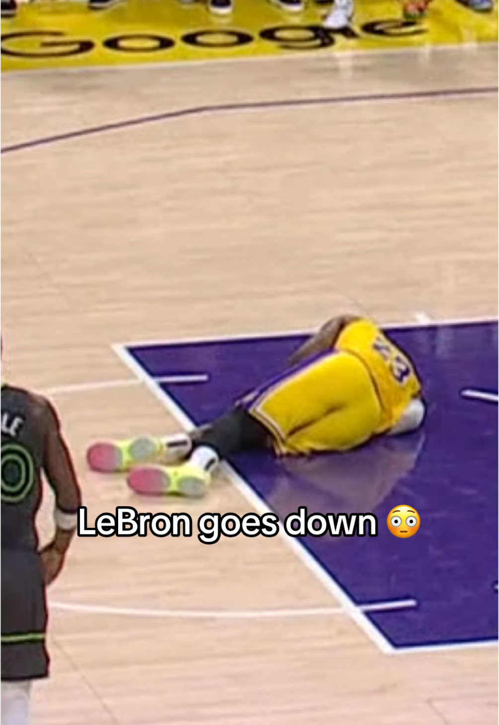 LeBron left the game after this. 😳 #NBA #basketball #hoops #bball #lakers #lebron 