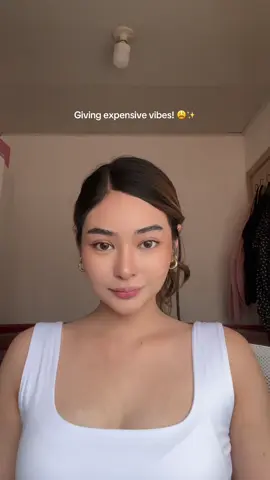 Chunky hoop earrings talaga the best earrings! ✨ ang ganda ng atake mga mima 😩💖 #chunkyhoopearrings #chunkyhoop #hoopearrings #earrings #nontarnishjewelry #nontarnishearrings #goldearrings #callieearrings #hypoallergenicearrings #nonfadingearrings #cutearrings #classyearrings #accessories #womenjewelry #tiktokhaul #tiktokfinds #tiktokbudol #musthave #bestearrings #bestpurchase #fyp #foryou #fypage #foryoupage 