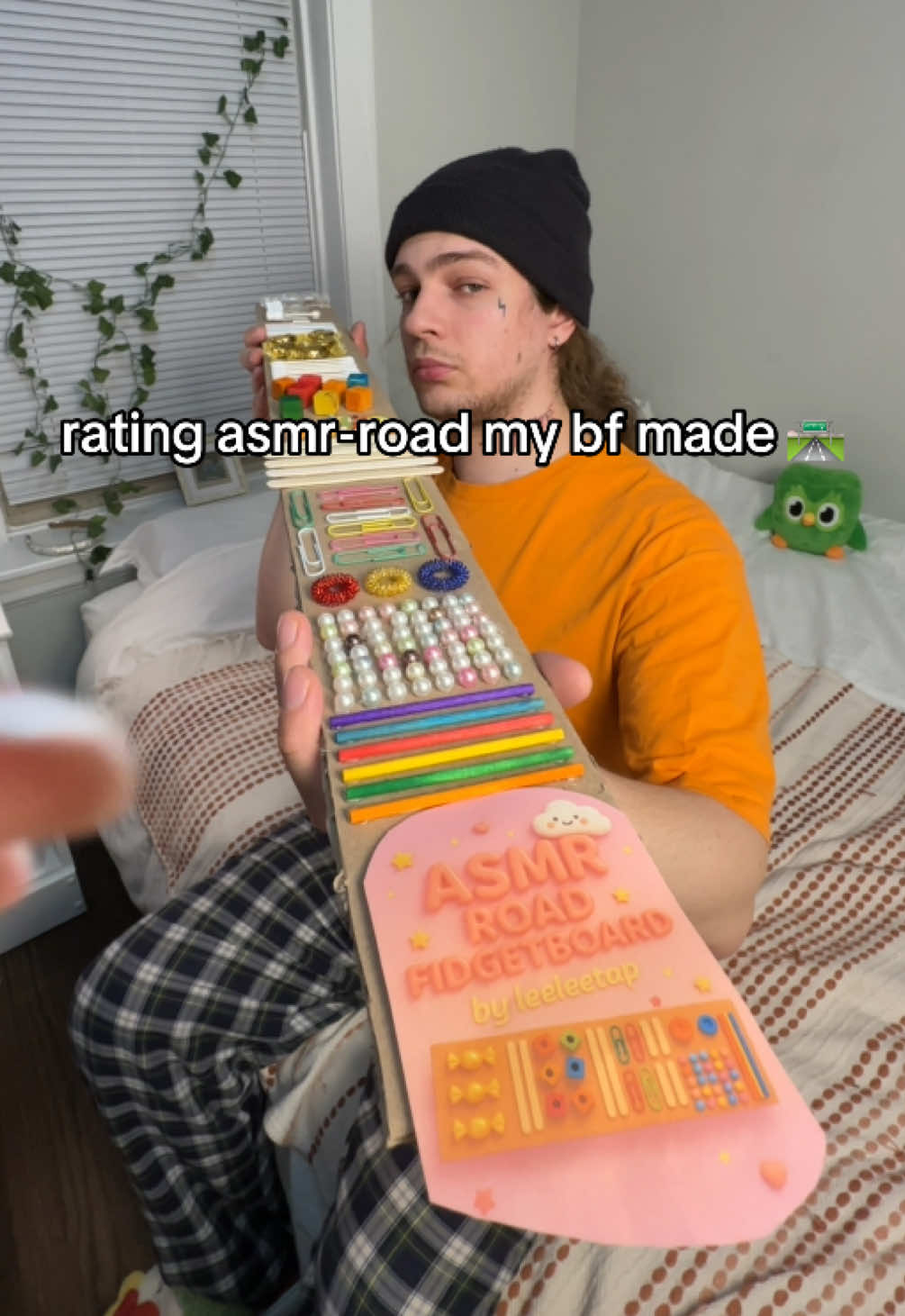 your opinion is important to him 🙏🏻 #asmr #lofiasmr #asmrtingles #asmrsounds #boyfriendasmr #fidgetboard #DIY 