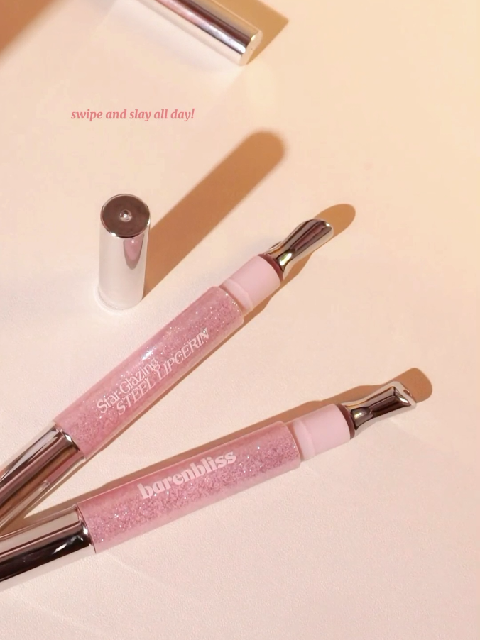 new baby dari barenbliss nih star-glazing steel lipcerin hadir dgn aplikator steel tip yg dingin, teksturnya buttery bgt, gampang dibaurin, hasil akhirnya glossy dan bikin bibir keliatan fresh ✨ diperkaya 5% glycerin, 5x ceramide, dan spf 25+++, lipcerin ini bantu jaga kelembapan bibir seharian, plus kasih perlindungan dari sinar uv juga, cocok buat yg suka tampil natural tapi tetep on point 💋 #barenbliss #lipcerin #lippies #ugccreator 