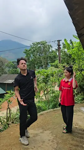 em gái bảo lâu không gặp, bảo nhảy cho xem😂😂
