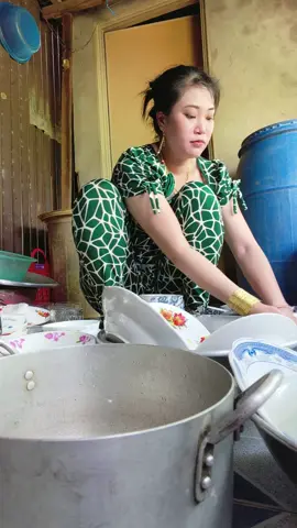 nhìu người ăn sao rửa chén của mình tôi vậy trời.....🤣🤣