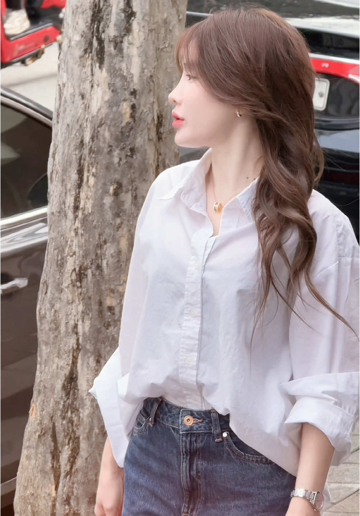 Đáng tiếc rằng khi chúng ta còn trẻ trái tim đang rực cháy muốn được yêu thương thì chúng ta lại gặp toàn tổn thương và nỗi buồn🌧️⛈️