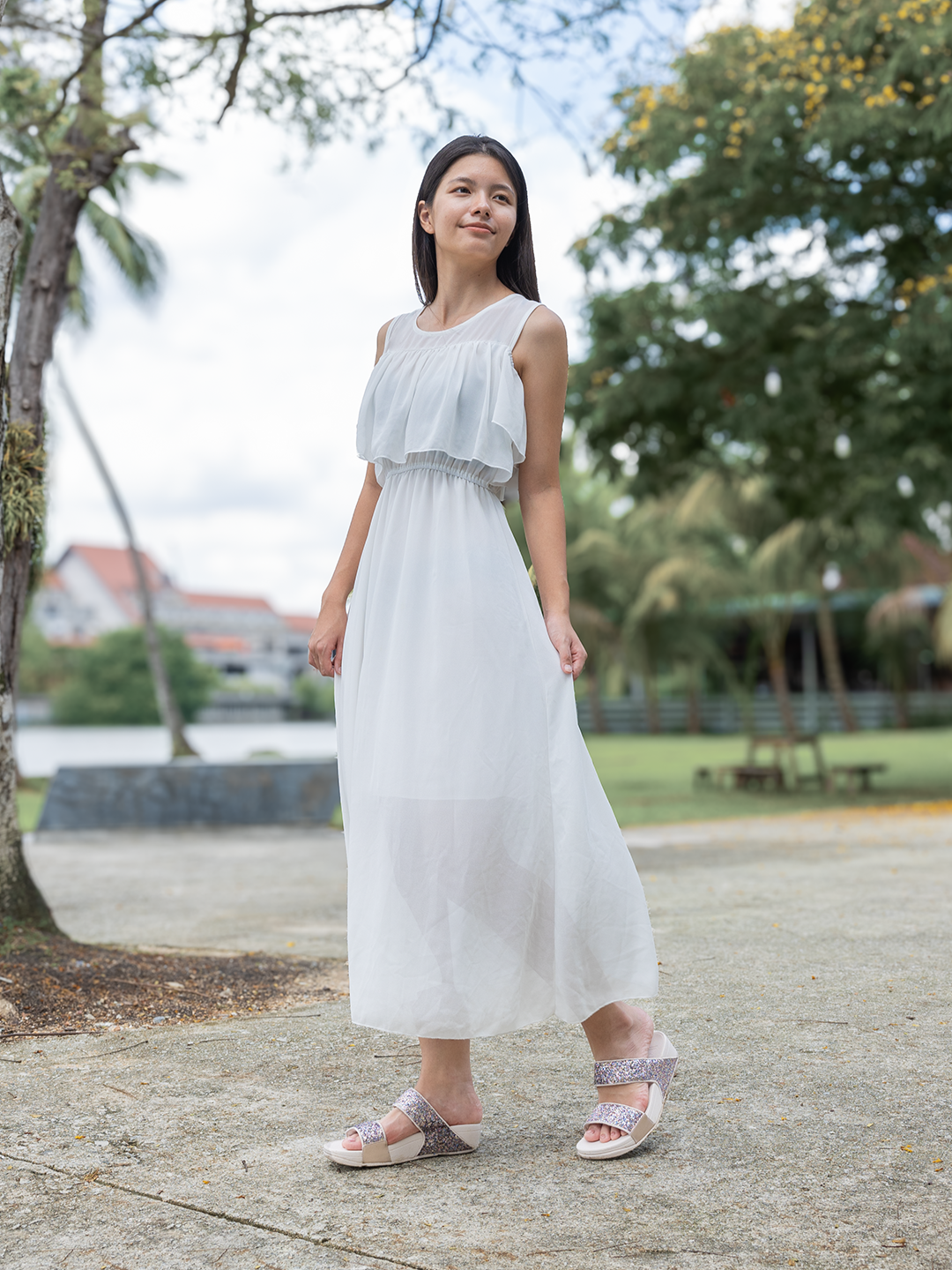 🌞Enjoy sunny, breezy and comfy days ahead with LULU Multi-Tonal Glitter Slides. Designed for chill days and party nights, where's your favourite go-to spot with your LULU? Shop the style in-store or online at www.fitflop.com.my  Featured product: https://www.fitflop.com.my/collections/womens/products/lulu-multi-tonal-glitter-slides-nude-rose-mix