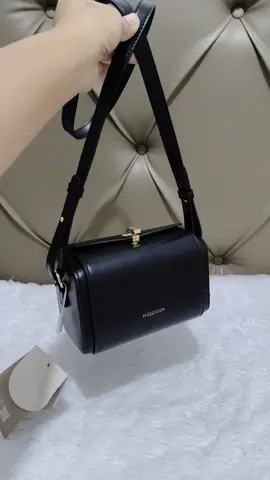 siapa yang belum ke bagian tas baxley bag dari brand mossdoom ini buruan kk order di keranjang kuning lagi ada harga promo#taswanita #tasjinjingwanita #tasselempangwanita #selempangwanita #taswanitaselempang #mossdoom 