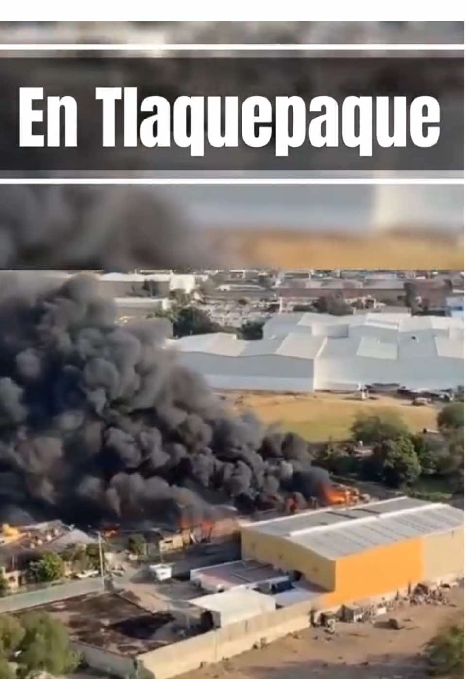 Incendio en una fábrica de Tlaquepaque provoca varias explosiones y una gran columna de humo visible desde distintos puntos del Área Metropolitana de Guadalajara. #Noticias #Tlaquepaque #Incendio #Fábrica #Álamo #Industrial #GMP