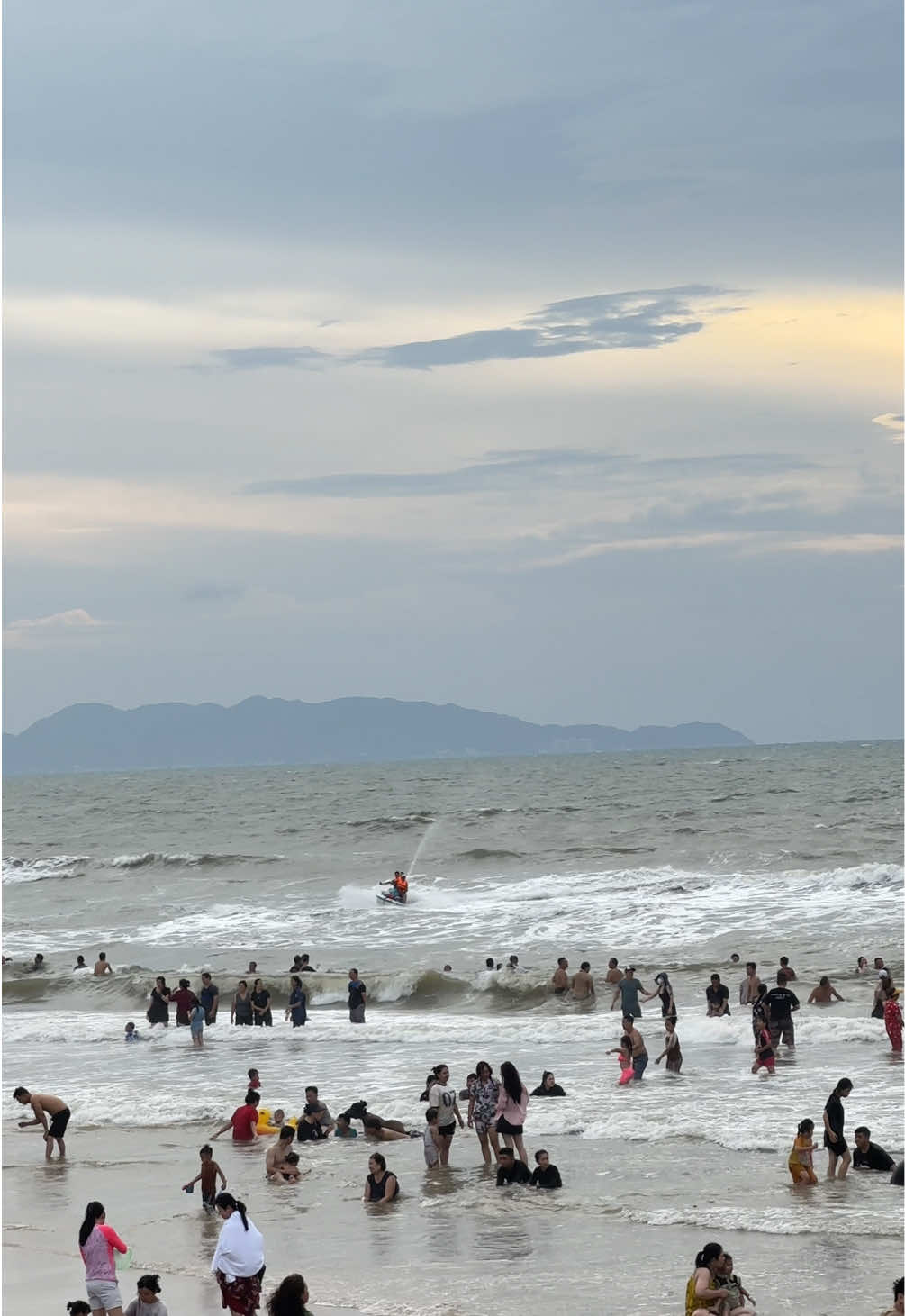 Biển sáng nay gió to sóng to muốn bịnh luôn 🥹 #72getgo #vungtau #baisauvungtau🏖🏖🏖🌅🌅🌅 #dulichvungtau 