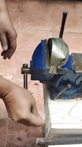 Bench Vise or Gato with Anvil and Swivel Base  #benchvise  #gato  #tools  #foryourpages  #fyp  #seo 