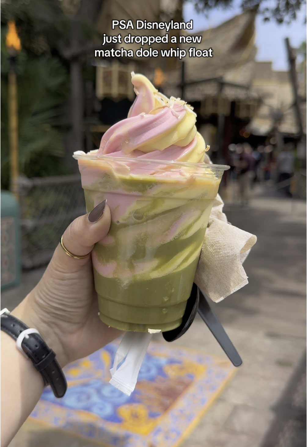 A sweet treat for both Dole whip and matcha lovers! You can find at The Tropical Hideaway in Adventureland. Would you get this?  Matcha Float: DOLE Whip Strawberry and Mango swirl topped with white chocolate drizzle and toasted coconut  🖤 ʟɪᴋᴇ ᴀɴᴅ ꜰοʟʟοᴡ ＠ᴅᴜн_ʟɪѕн ꜰοʀ ᴍοʀᴇ 🖤 . . . .  #matcha #matchafloat #dolewhip #thetropicalhideaway #disneyfood #disneyland 