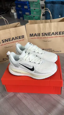 Nike running Vomero18 #sneakers #giaythethaonamnu #giaychaybo #giaytapgym 