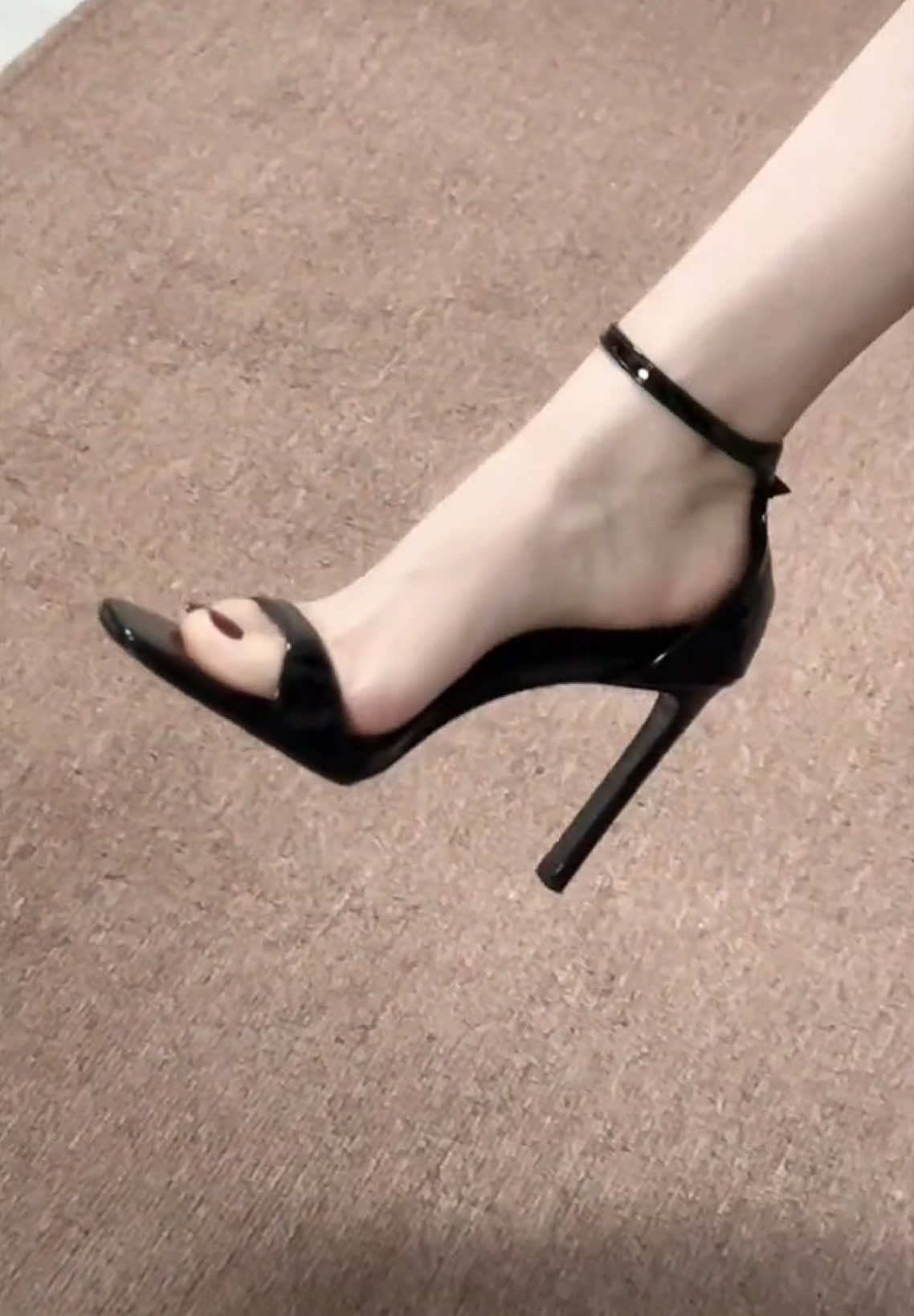 Cao gót quai đen đơn giản mà khí chất #depcaogot #giayxinh #giaycaogot #guocnu #giaydepquangchau #xuhuong 