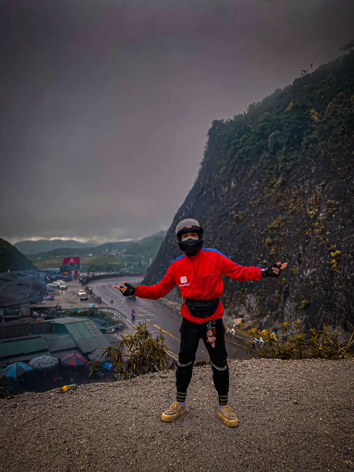 Tuổi trẻ là phải đii... Đi để biết Việt Nam mình có nhiều cảnh đẹp❤️ Chỉ tiếc ông trời lại không ủng hộ. Trời mưa cộng thêm không còn nhiều mận chín😅#mocchau #26sonla #đeoatranghoabinh #haiman #vuonmanmunghanh 