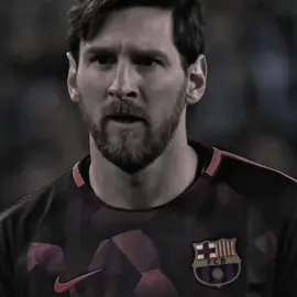 لمن يجي بحضاني يمكن اتخربط اني 🤤 #messi #ميسي❤️ #barcelona #fyp #برشلونة 