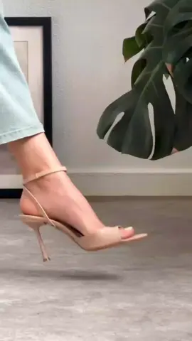 A beleza feminina começa pelos pés, e nada melhor que um calçado Palira Sandal's para realça-lá ainda mais. Estamos à disposição para lhe atender e oferecer o melhor em beleza, conforto e qualidade. Nosso WhatsApp de vendas é (19)99378-7048 Siga nosso Instagram @palirasandals Garanta hoje mesmo o melhor para seus pés ❤️